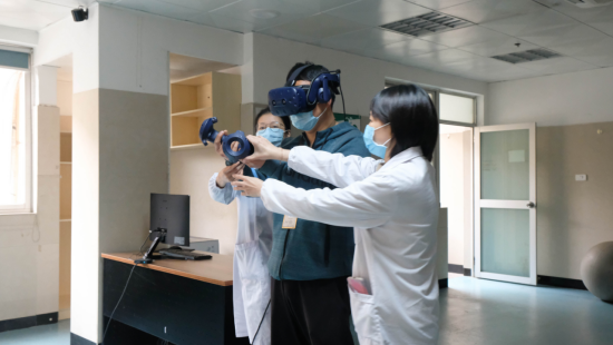 国内某三甲医院VR治疗室实景