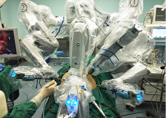 手术机器人精度、吻合口瘘下降