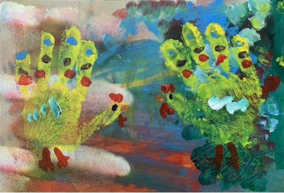 接受治疗的青少年患者绘画作品展