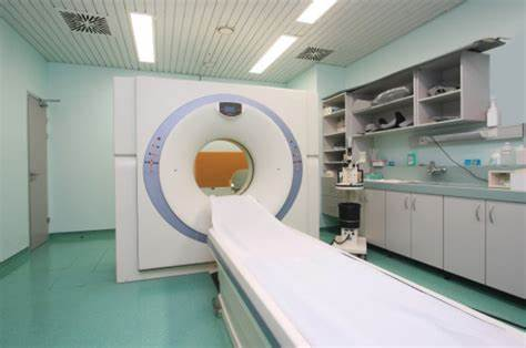 东部三甲医院PET-CT室 VS 西部乡镇卫生院药房