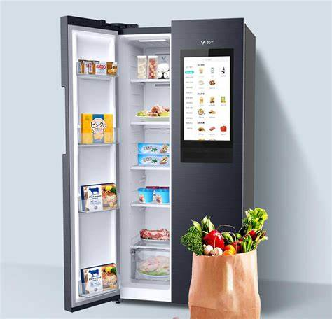 智能冰箱显示屏弹出食材过期提醒