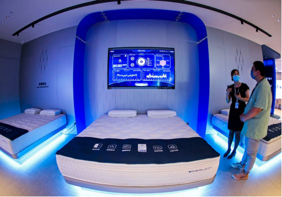 智能睡眠舱内部构造图，标注光疗、声波共振等模块