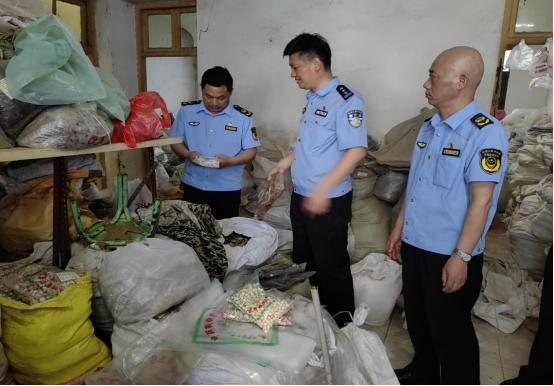 显示工业搅拌机与伪造的检测报告 显示工业搅拌机与伪造的检测报告