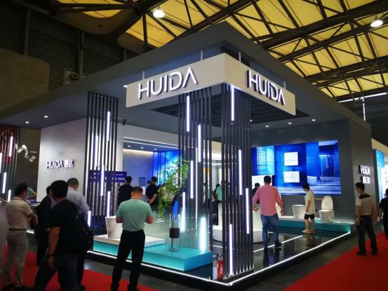 2025年上海国际厨卫展,智能保温杯吸引消费者体验 2025年上海国际厨卫展,智能保温杯吸引消费者体验