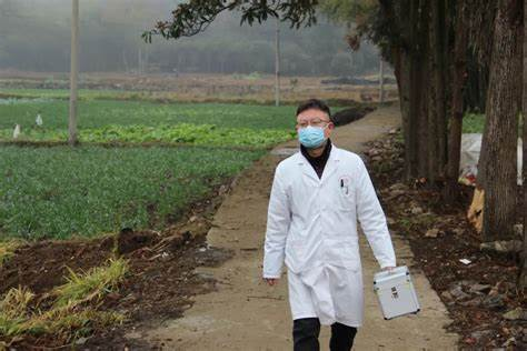 当白大褂走进农家院 当白大褂走进农家院