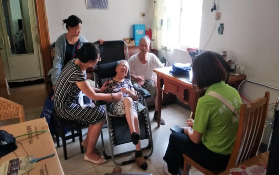 居家养老革命:从“家庭负重”到“社区支撑” 居家养老革命:从“家庭负重”到“社区支撑”