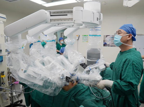 手术机器人:从技术突破到商业帝国的崛起 手术机器人:从技术突破到商业帝国的崛起