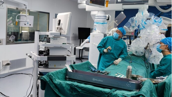 青藏高原首例远程手术机器人胆囊切除手术的成功实施 青藏高原首例远程手术机器人胆囊切除手术的成功实施