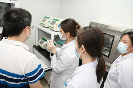 临床应用:从实验室到人群筛查的跨越 临床应用:从实验室到人群筛查的跨越