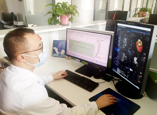 技术突破：从辅助诊断到全流程主导