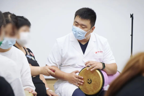 从病房到社区：音乐治疗的普及之路