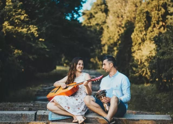 歌单里的秘密：不同科室的“音乐处方”