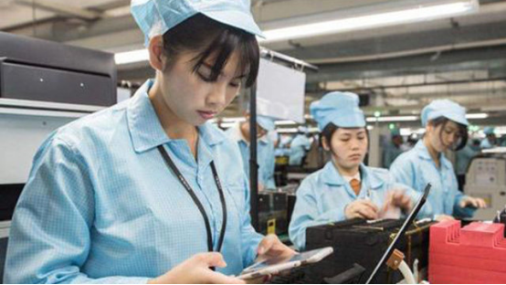 电子厂女工：在“隐形杀手”中工作